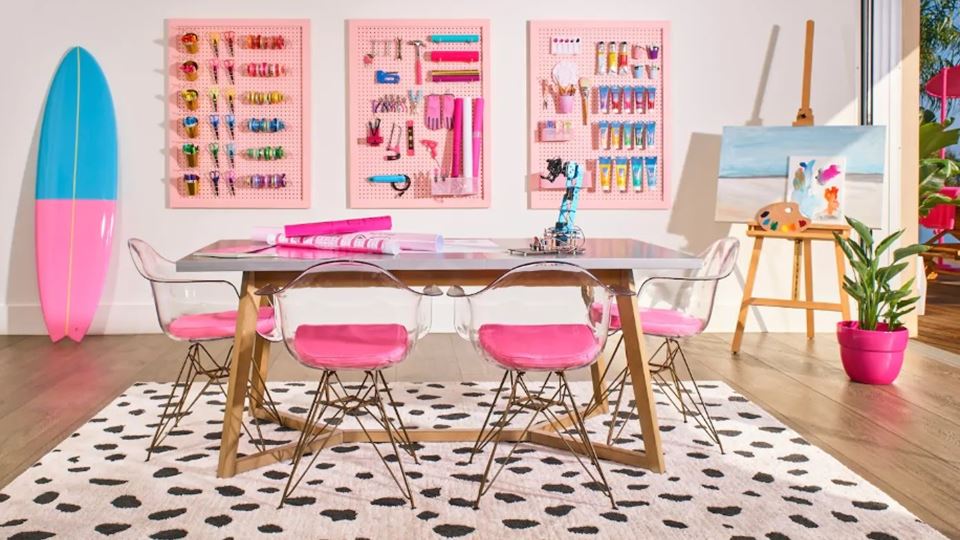 a mesa de trabalho da Barbie