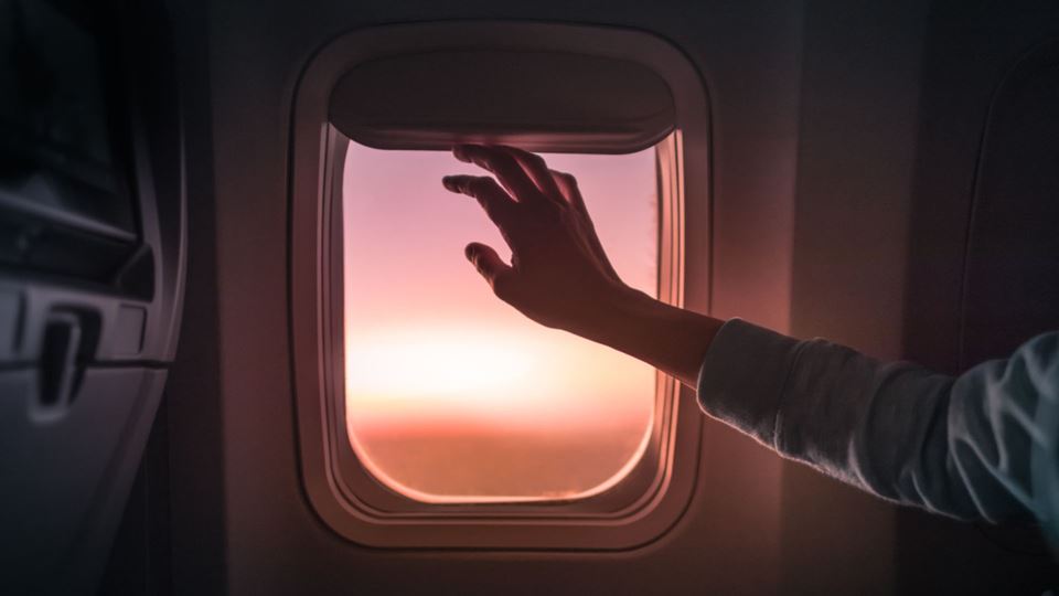 abrir janela avião destaque