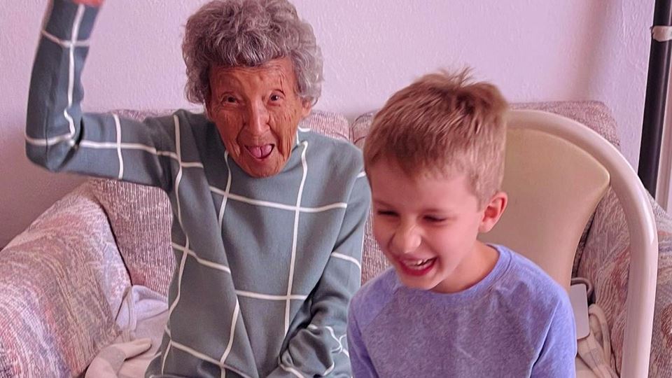 Aos 102 anos, bisavó faz aula ...
