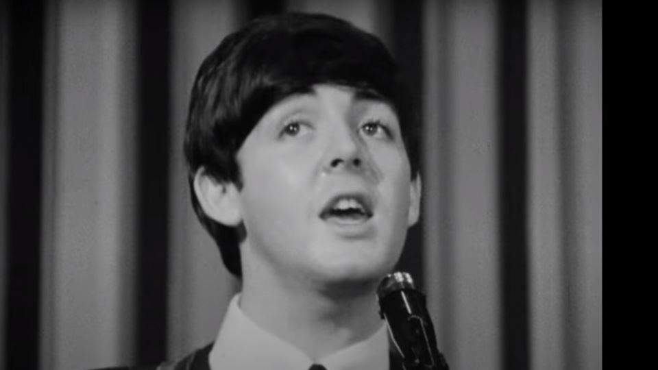 Paul McCartney canta verso "Love me do" (video) 