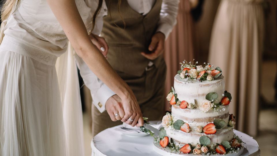 Tradição do bolo de casamento: congelar o topo para o primeiro aniversário