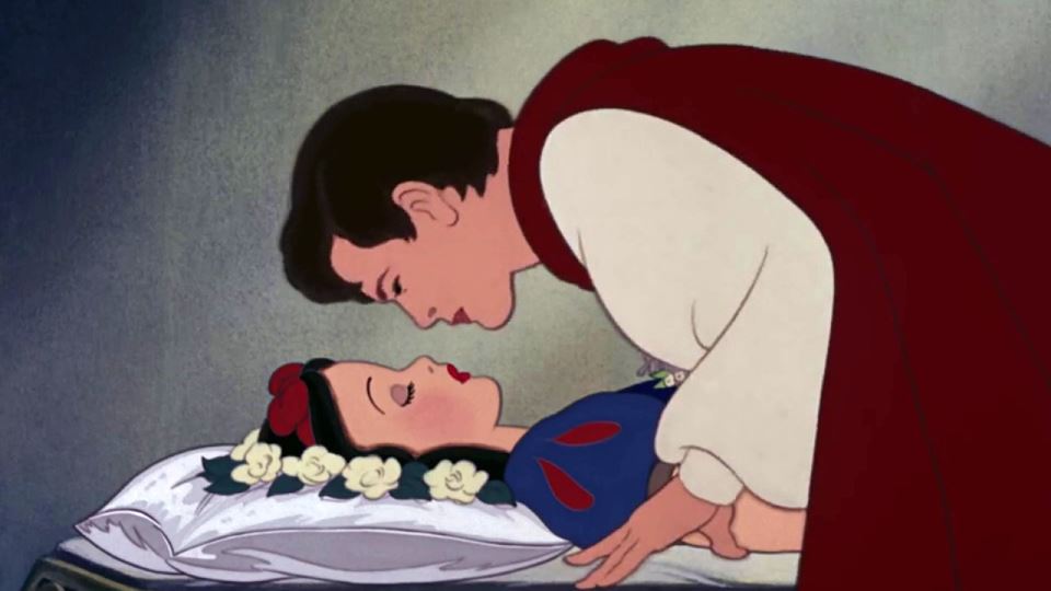 Beijo entre príncipe e Branca ...