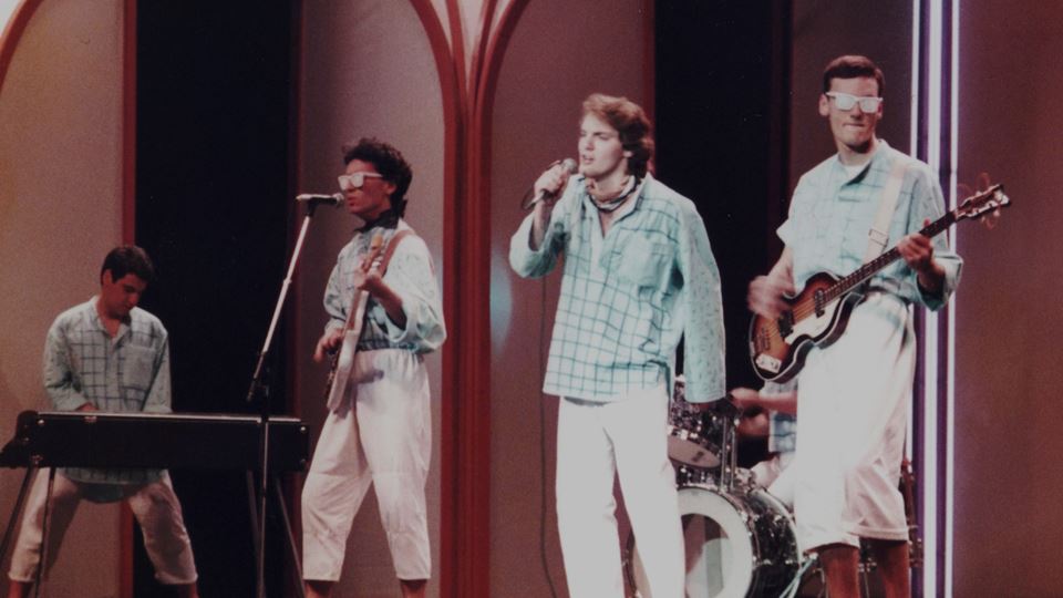 Camisas dos Delfins by Rui Pregal da Cunha, no Festival da Canção em 1985