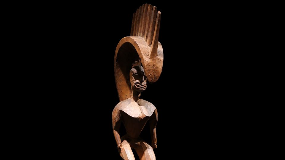 Figura a representar o Deus Lonô ( Museu do Louvre)
