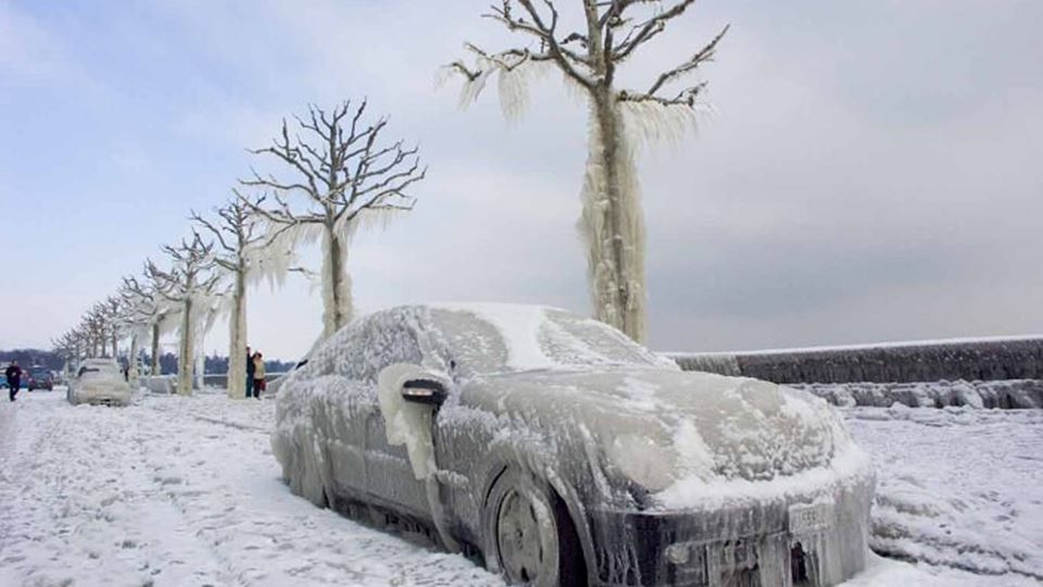 kw-050617-Frozen-cars-on-snow-covered-streets-of-Oymyakon-in-winters