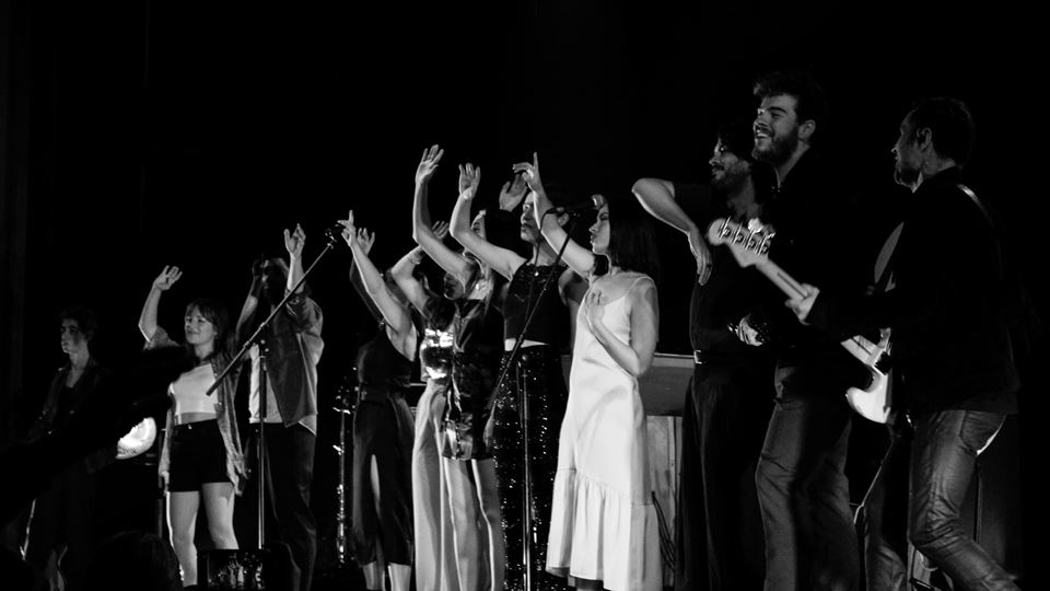 Noble com vencedoras RFM em palco - foto Bruno Marreiros 