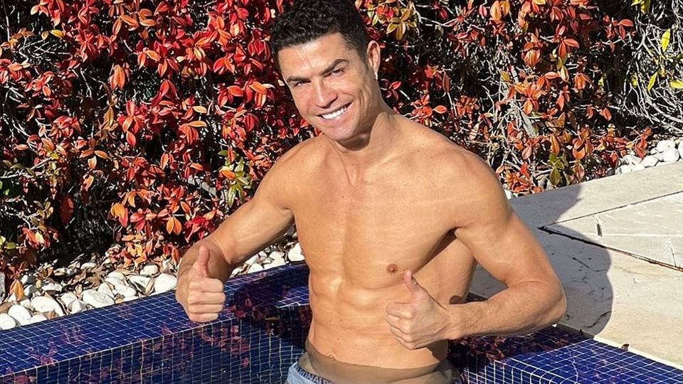 Cristiano Ronaldo leiloa camis...