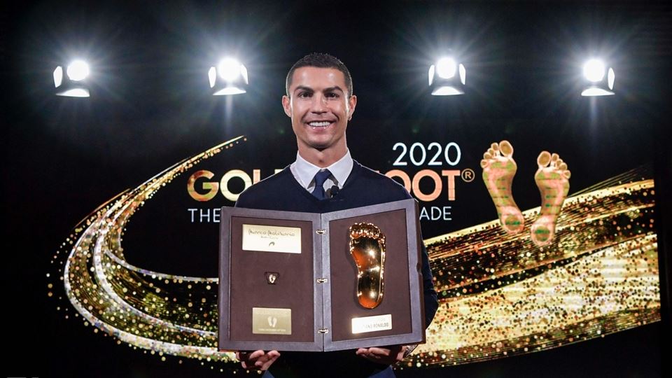 Cristiano Ronaldo recebe prémi...